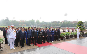 Quốc hội quyết miễn thị thực cho người nước ngoài diện đặc biệt