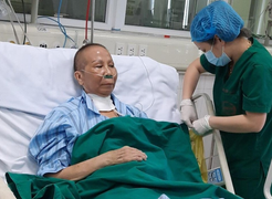 Video: Bệnh nhân 19 mắc COVID-19 tỉnh táo, 7 lần âm tính, chuẩn bị xuất viện 