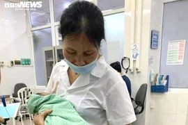 Bé trai bị bỏ rơi dưới hố ga: Mẹ nghe thấy tiếng con khóc vẫn mặc kệ bỏ đi