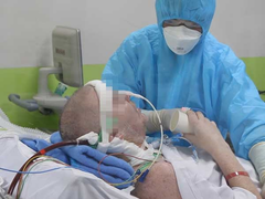 Phi công người Anh giảm sốt, ngừng dùng một loại kháng sinh