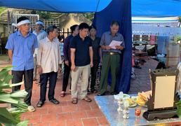 Chồng chết sau cơn lốc xoáy kinh hoàng, vợ không đủ tiền thuê kèn trống đưa tang