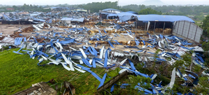 Chồng chết sau cơn lốc xoáy kinh hoàng, vợ không đủ tiền thuê kèn trống đưa tang