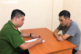 Thủ đoạn kiếm lợi bất chính của những kẻ bán gương ô tô vặt trộm ở chợ Trời 