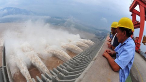 Lũ lớn, Chủ tịch và Thủ tướng Trung Quốc cùng rời Bắc Kinh đi thị sát