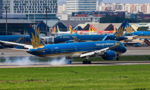 COVID-19 tái bùng phát, số chuyến bay của Vietnam Airlines giảm 5 lần