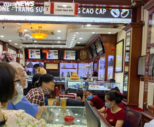 Giá vàng lao dốc, nhà đầu tư trong nước lỗ hơn 2 triệu đồng/lượng sau 1 ngày