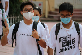 Thời tiết Hà Nội mát mẻ, thí sinh thoải mái bước vào môn thi thứ hai