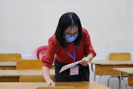 13 thí sinh bị đình chỉ vì mang điện thoại, tài liệu vào phòng thi