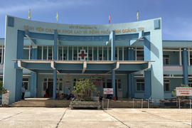 Bệnh nhân COVID-19 ở Quảng Trị không chịu ăn, nằng nặc đòi về nhà