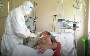 SARS-CoV-2 tấn công cơ thể mạnh nhất vào thời điểm nào?