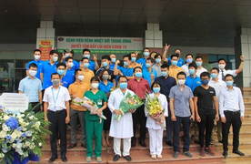 Bác sĩ đi châu Phi đón bệnh nhân COVID-19: 'Đây là nhiệm vụ khó quên'