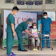 Bệnh nhân 75 tuổi bị ung thư vú được điều trị khỏi COVID-19