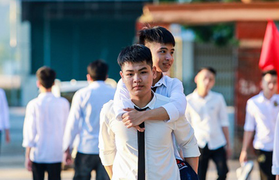 Nghị lực của nam sinh xương thủy tinh được tuyển thẳng Đại học Bách khoa Hà Nội