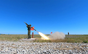 Thắng nghẹt thở trước Trung Quốc, Nga giành Huy chương vàng Tank Biathlon 2020