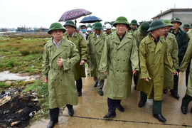 Vì sao bão số 5 đổ bộ miền Trung nhưng lại gây mưa lớn khủng khiếp tại Hà Nội?