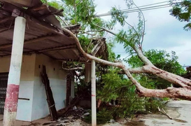 Vì sao bão số 5 đổ bộ miền Trung nhưng lại gây mưa lớn khủng khiếp tại Hà Nội?