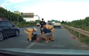 Chống đối CSGT ngày càng manh động: Bộ Công an tăng thẩm quyền để sử dụng vũ khí