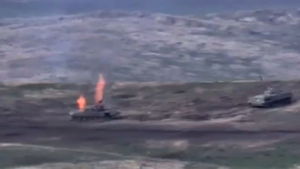 Khoảnh khắc hỏa lực Armenia hủy diệt xe tăng Azerbeijan