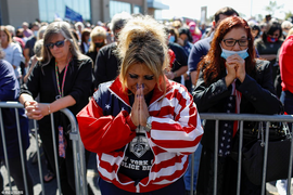 Ông Trump gọi tác giả cuốn sách lên án mình là 'đồ bỏ'