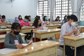 Điểm chuẩn khối ngành khoa học xã hội giữ 'ngôi vương', 9 điểm/môn vẫn trượt