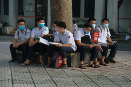 Điểm chuẩn khối ngành khoa học xã hội giữ 'ngôi vương', 9 điểm/môn vẫn trượt