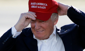 Donald Trump: Vị Tổng thống bán từ ống hút đến khẩu trang chống COVID-19