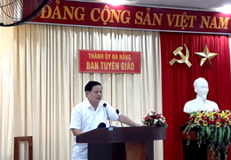  Đà Nẵng tặng sách cho đại biểu dự đại hội Đảng bộ