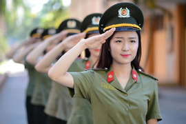 Điểm chuẩn khối ngành khoa học xã hội giữ 'ngôi vương', 9 điểm/môn vẫn trượt