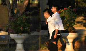 Nam sinh 10 năm cõng bạn chọn Đại học Y Thái Bình, không muốn xét đặc cách