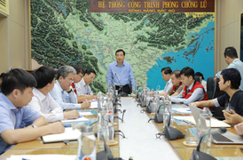 Áp thấp gây mưa lũ lớn, miền Trung đối mặt tình huống rất nguy hiểm