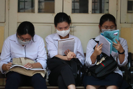 Điểm chuẩn khối ngành khoa học xã hội giữ 'ngôi vương', 9 điểm/môn vẫn trượt