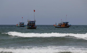 Áp thấp áp sát đất liền, gần 3.400 ngư dân Quảng Nam còn ở ngoài khơi