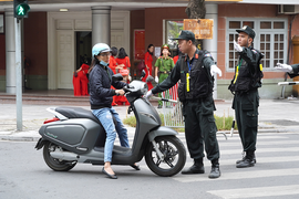 Video: Siết chặt an ninh, đảm bảo an toàn hai Đại hội Đảng bộ ở Hà Nội