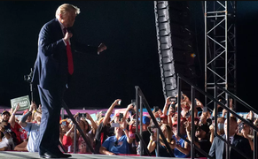 Ông Trump gọi tác giả cuốn sách lên án mình là 'đồ bỏ'