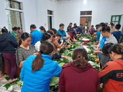 Người Nghệ An thức thâu đêm nấu bánh chưng gửi đồng bào miền Trung ruột thịt