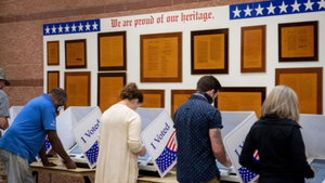 Hơn 52 triệu cử tri Mỹ đi bỏ phiếu sớm