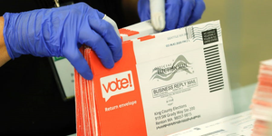 Bỏ phiếu qua thư: Ông Biden mới là người bất lợi?