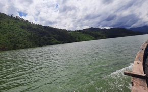 Dựng nhà tạm cho dân ở ngôi làng bị ‘xóa sổ’ sau sạt lở núi