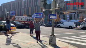 Người Mỹ cầm biển hiệu, nhảy múa mừng Joe Biden đắc cử Tổng thống thứ 46 của Mỹ