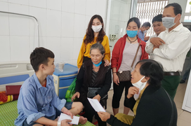 Người cứu cậu bé bị chủ tra tấn kể lại thời khắc nạn nhân đứng co ro cạnh chùa