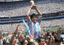7 nhân viên y tế bị buộc tội hại chết Diego Maradona