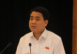 Bắt tay bị cáo Nguyễn Đức Chung, thẩm phán Trương Việt Toàn nói gì?