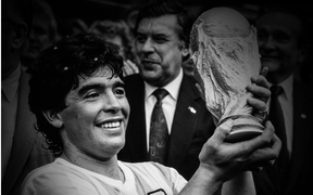 Huyền thoại Diego Maradona qua đời