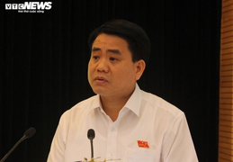 Bắt tay bị cáo Nguyễn Đức Chung, thẩm phán Trương Việt Toàn nói gì?