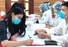 Ai được tiêm vaccine COVID-19 đầu tiên nhập khẩu về Việt Nam?