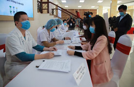 Ai được tiêm vaccine COVID-19 đầu tiên nhập khẩu về Việt Nam?