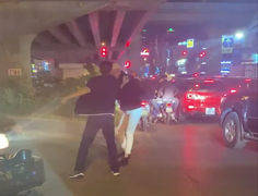 Tên côn đồ đánh người gãy răng do bị nhắc nhở ùn ứ giao thông phải chịu tội gì?