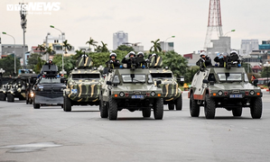 Ảnh: Hơn 6.000 người cùng xe bọc thép xuất quân bảo vệ Đại hội XIII của Đảng