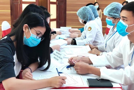 Ai được tiêm vaccine COVID-19 đầu tiên nhập khẩu về Việt Nam?