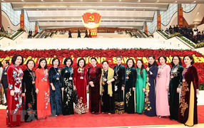 Ảnh: 222 đại biểu nữ tham dự Đại hội lần thứ XIII của Đảng
